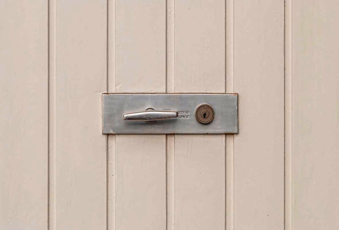 Comment sécuriser une porte de garage efficacement ?